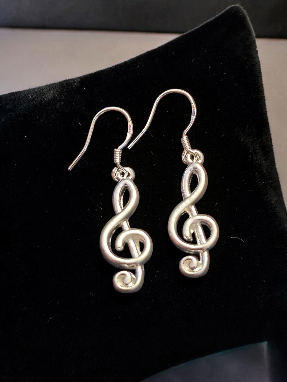 Silver Tone Treble Clef Drop Earrings Music Note Dangle Earrings - Picture 4 of 4